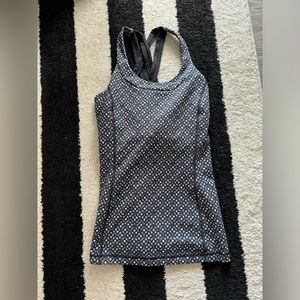 Lululemon workout tank top size 6